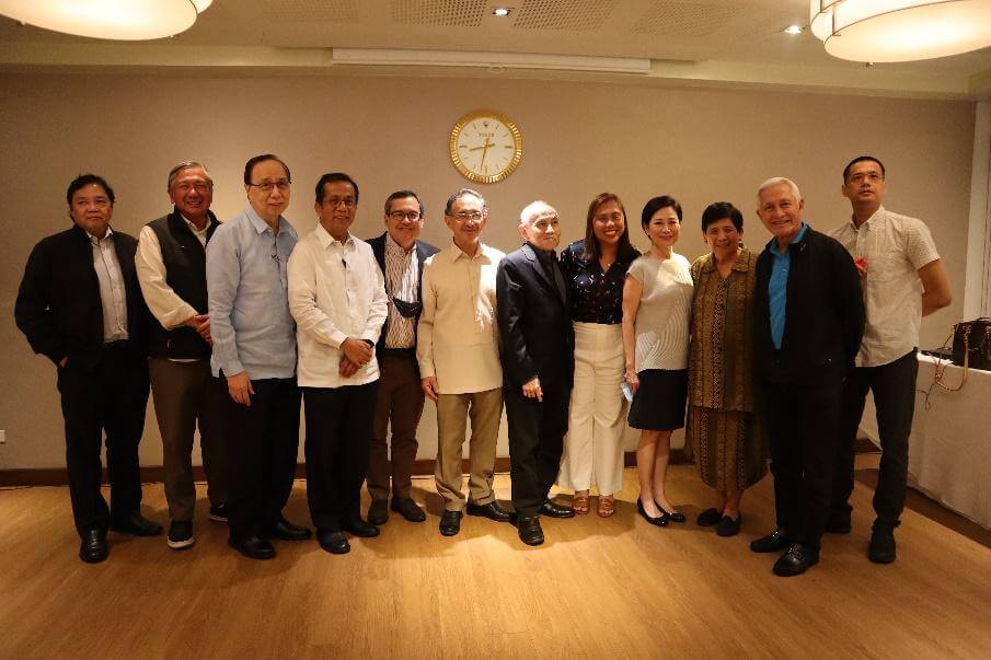 NEDA Director-General Arsenio Balisacan with some of the newly elected FEF Board of Trustees for 2022-2024 (from left to right): Arturo Corpuz, Perry Pe, Calixto Chikiamco, Simon Paterno, Vaughn Montes, Romeo Bernado, Kristine Alcantara, Bernardine Siy, Maria Cecilia Soriano, Garry Teves, and Ricardo Balatbat III.